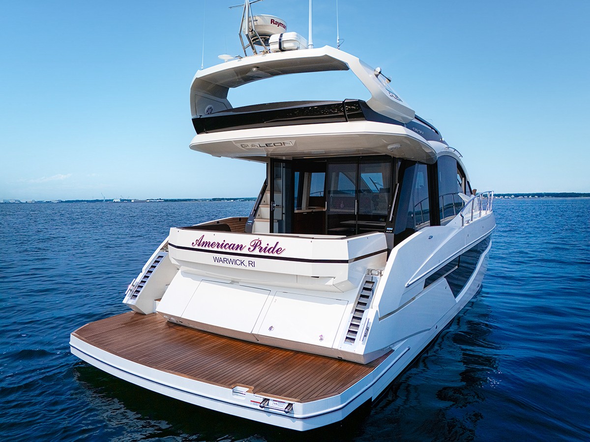 Yacht Photo 10